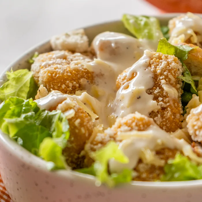 Ideal como almuerzo rápido o cena liviana, combinando lo clásico con un toque irresistible.